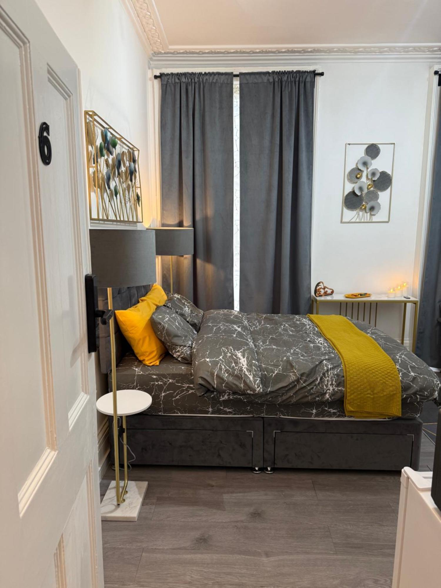 Homestay Luxury In Victoria, 7 Minutes Walk To Victoria Station, 6 *