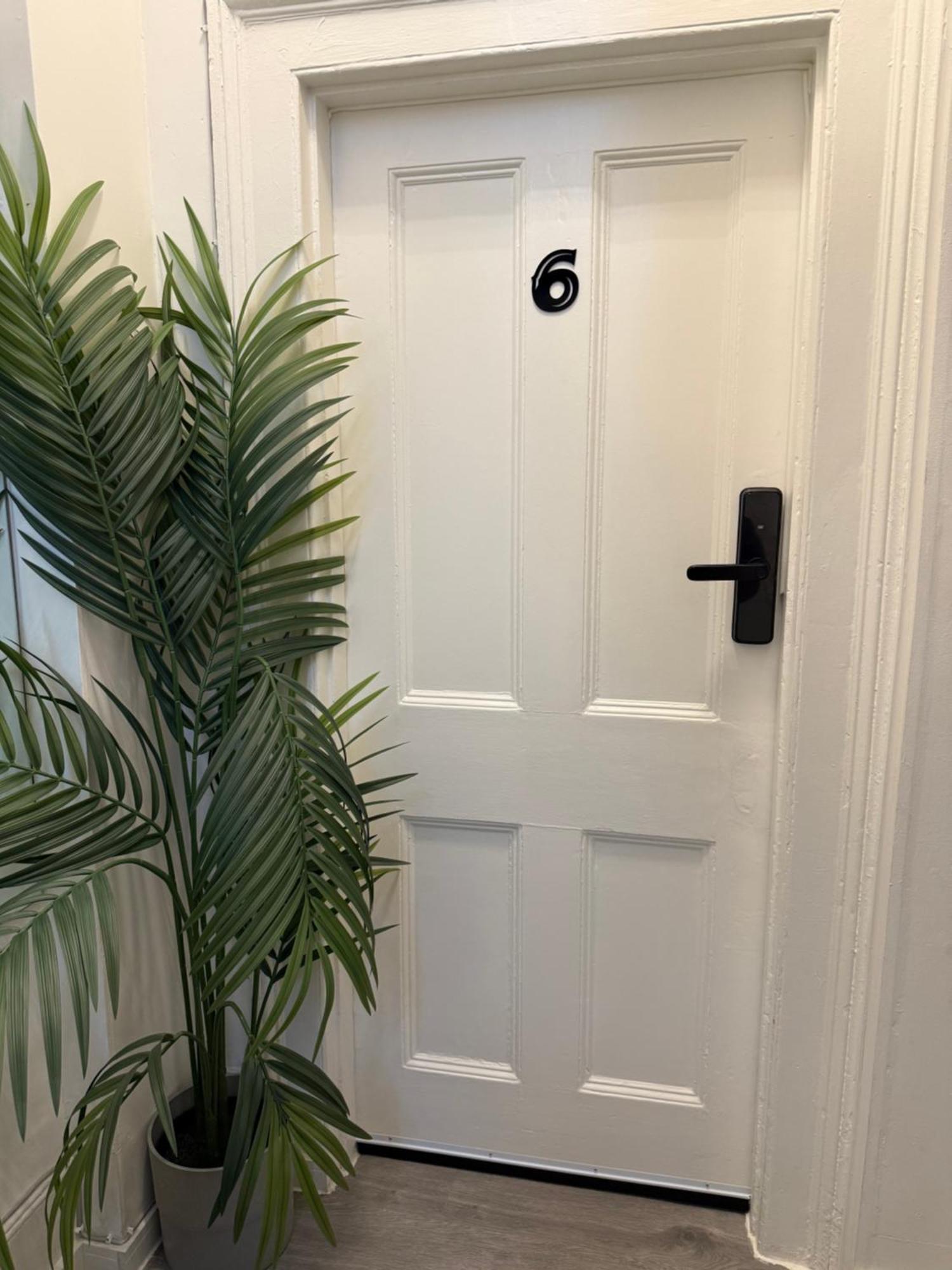 Luxury In Victoria, 7 Minutes Walk To Victoria Station, 6 * London