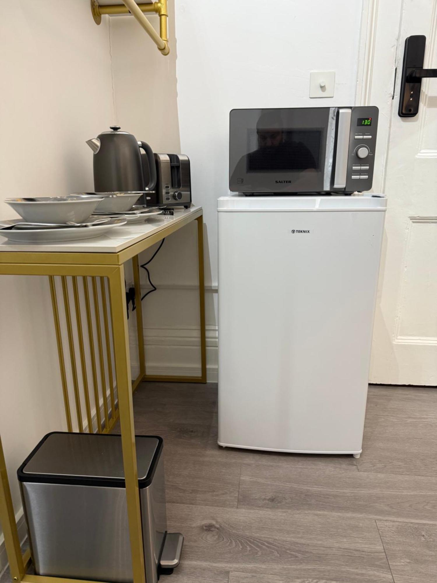 Luxury In Victoria, 7 Minutes Walk To Victoria Station, 6 *