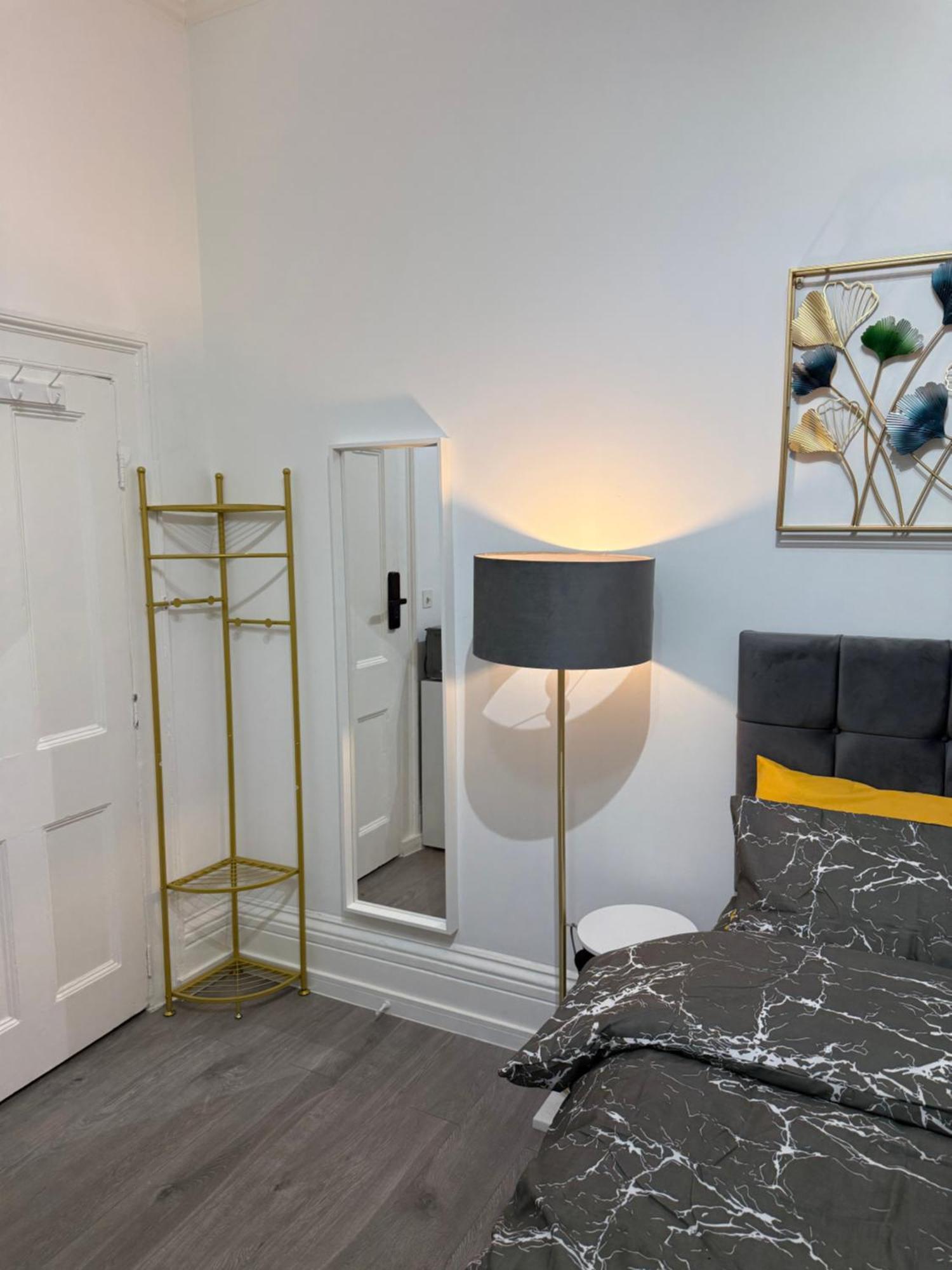 Luxury In Victoria, 7 Minutes Walk To Victoria Station, 6 * London